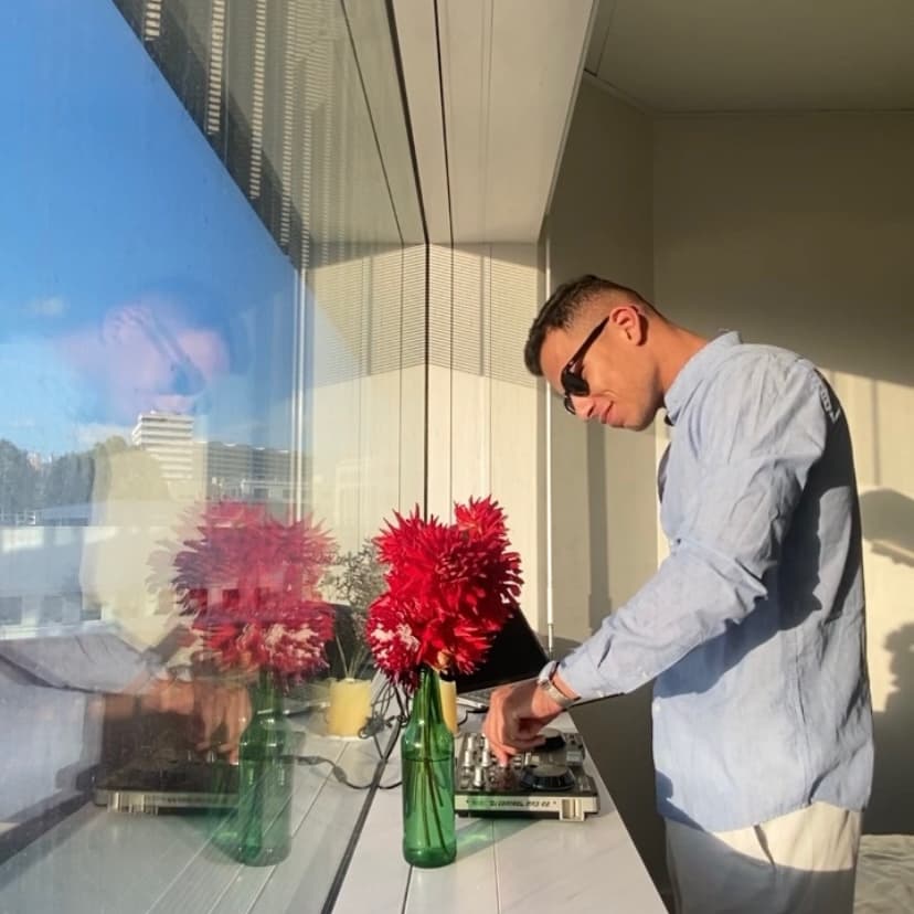 Mika — DJ in Paris