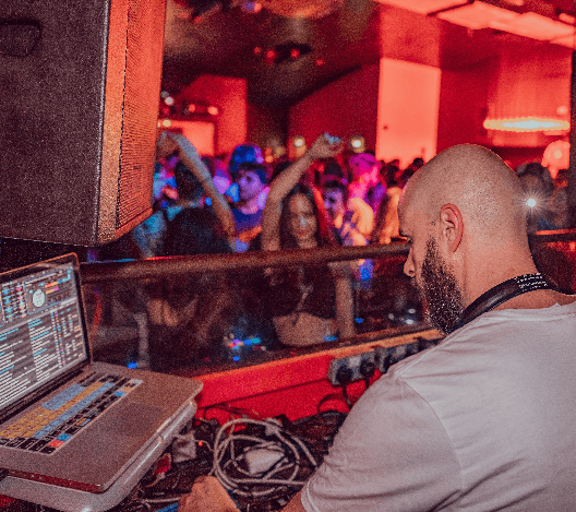 Dj efe-J — DJ in Greater London