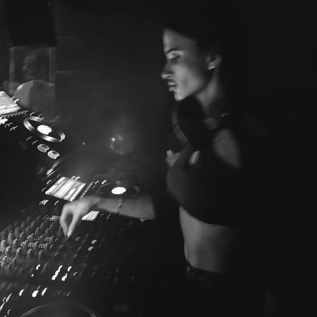 LUCIA KOSTA — DJ in London