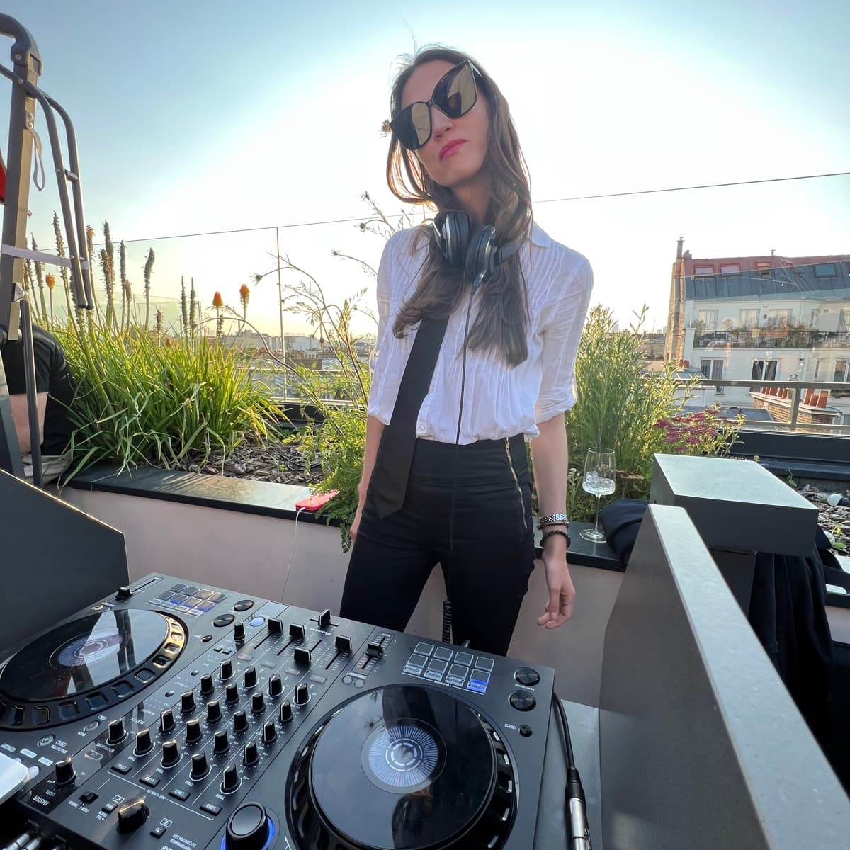 2ManyModels — DJ in Paris