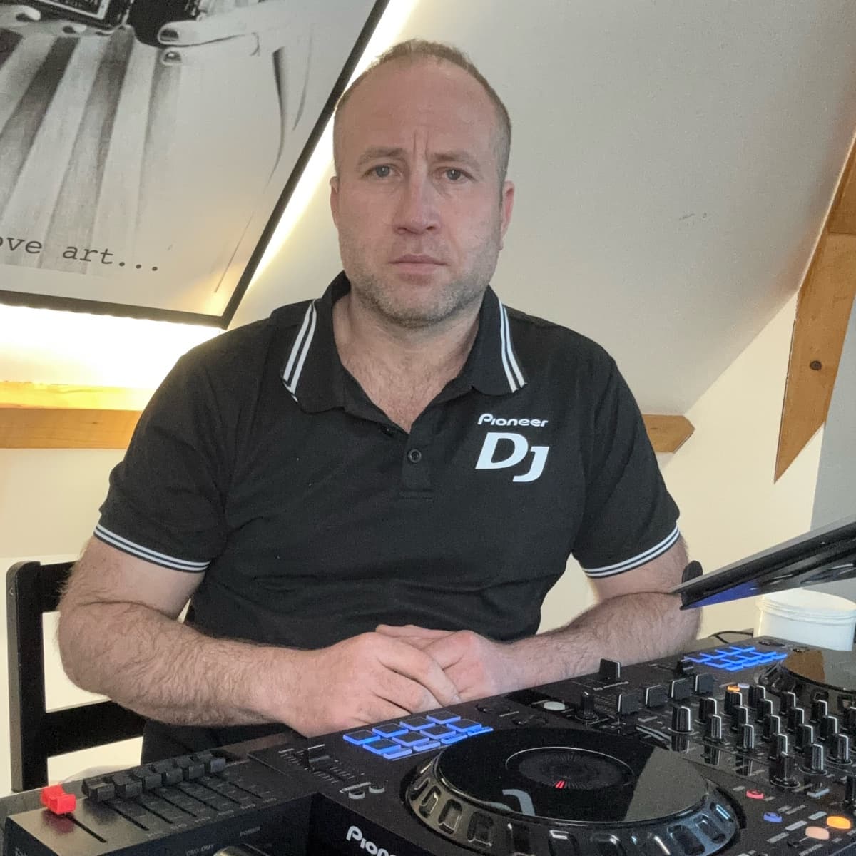 Johny — DJ in Paris