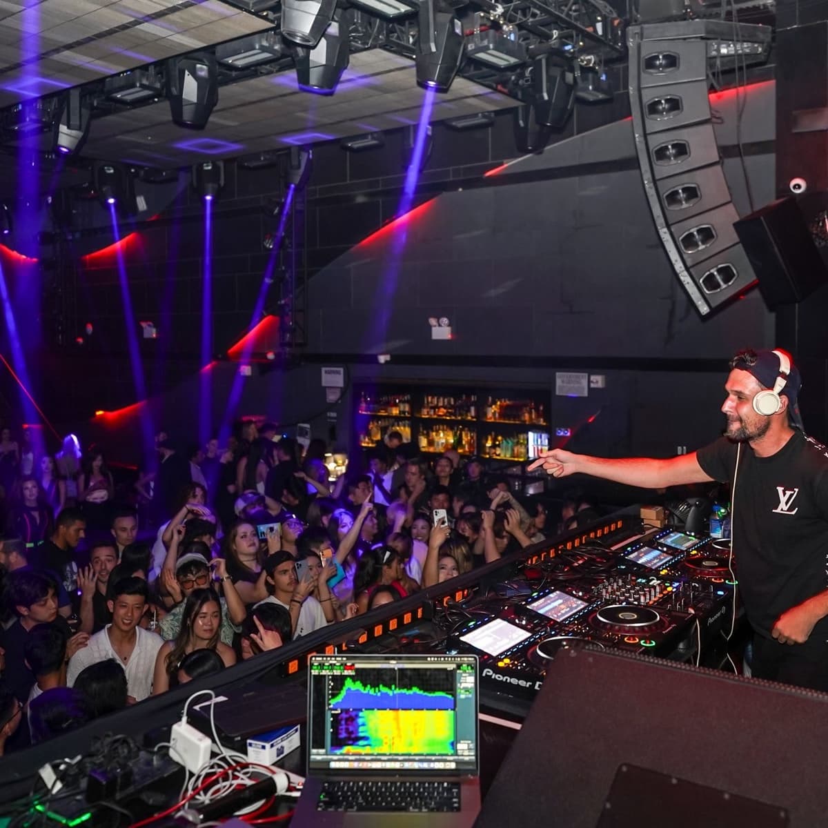 Lundi bleu — DJ in New York City