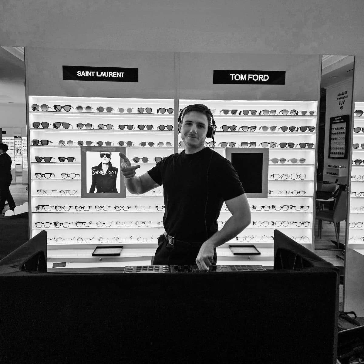 Aron Cluster — DJ in Lille