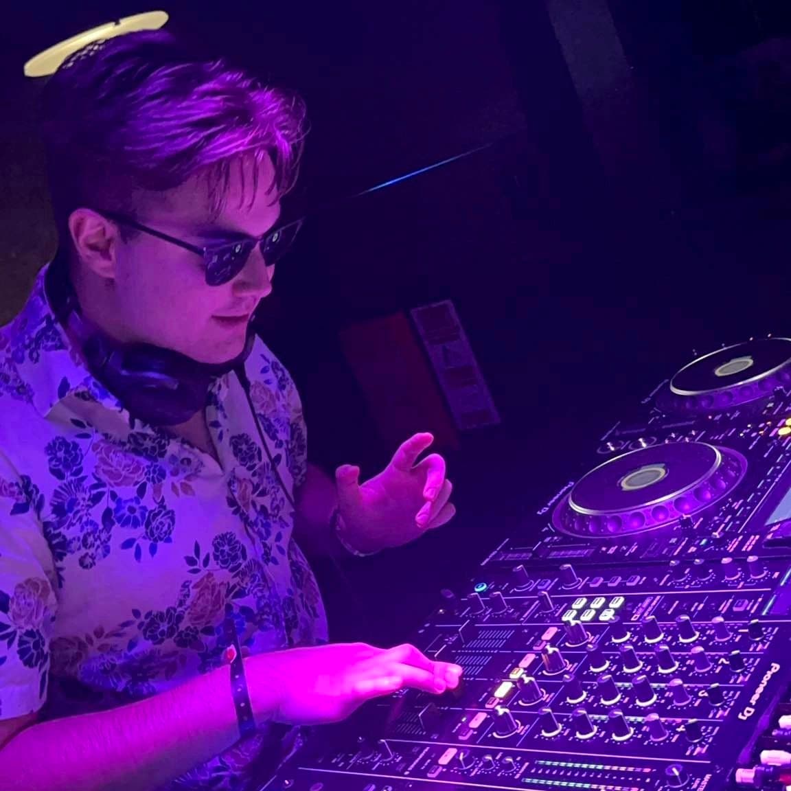 Theo Koma — DJ in London