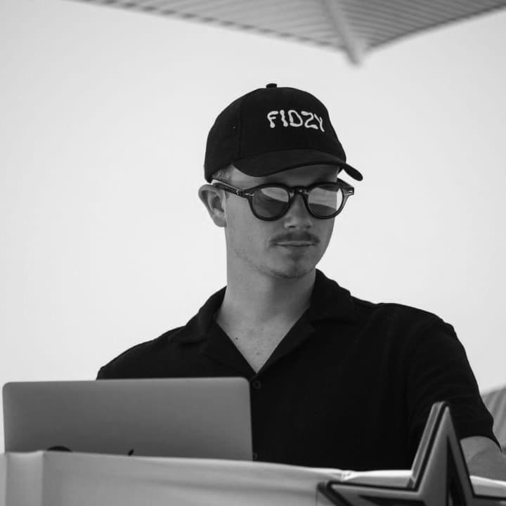 Fidzy — DJ in Paris