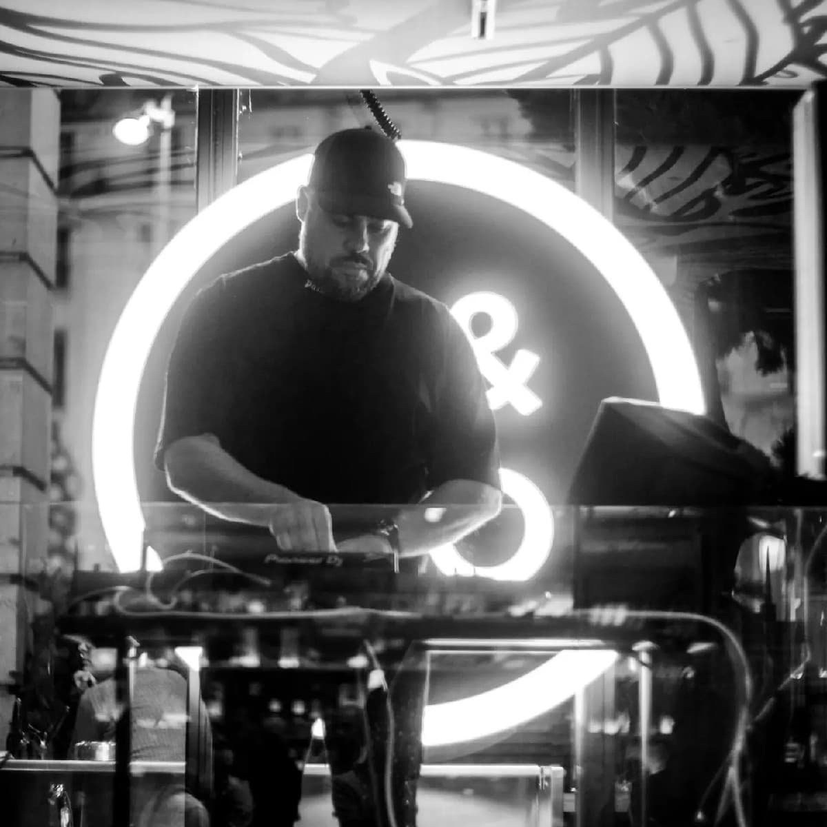 Duke F — DJ in Paris