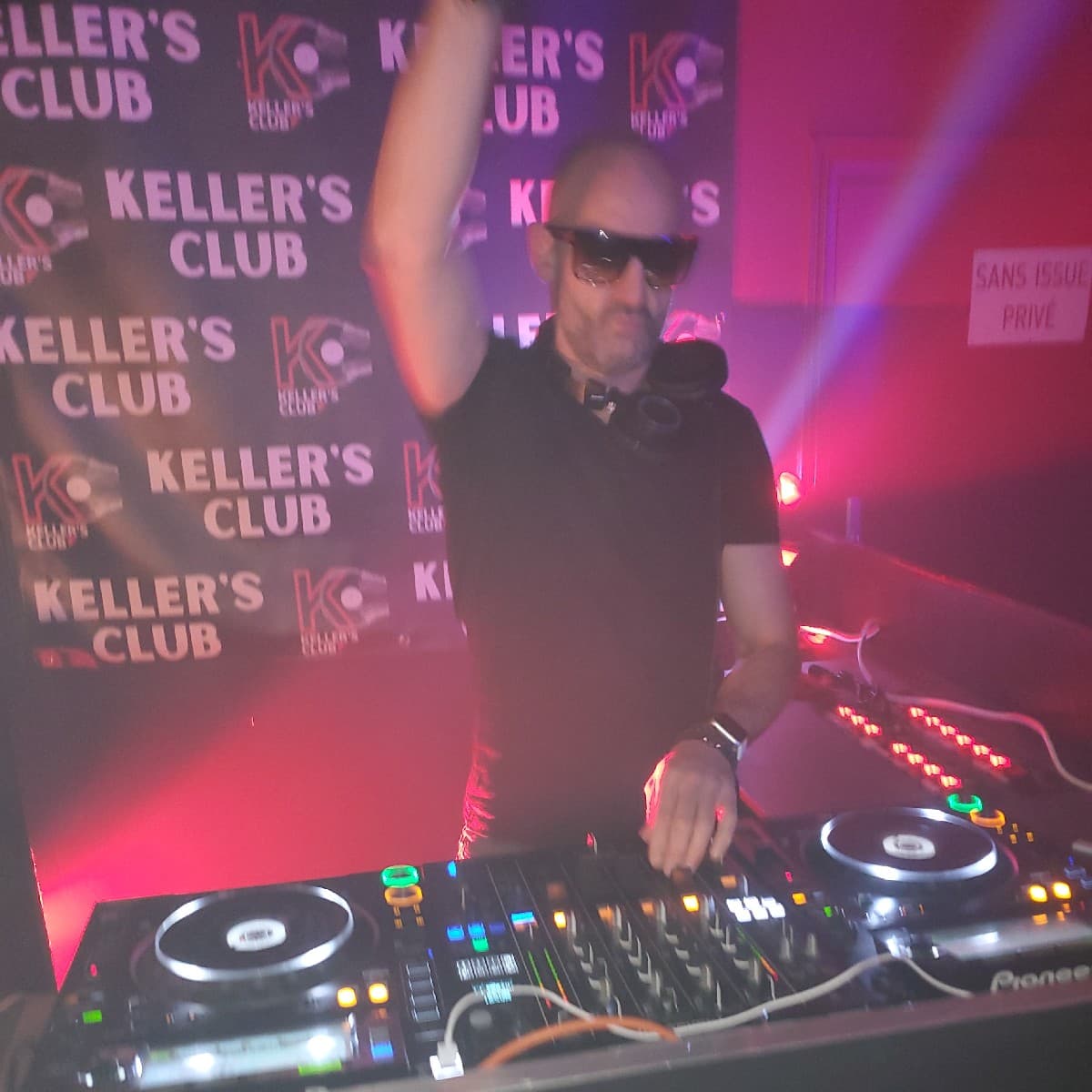 DAVE MAZE — DJ in Paris