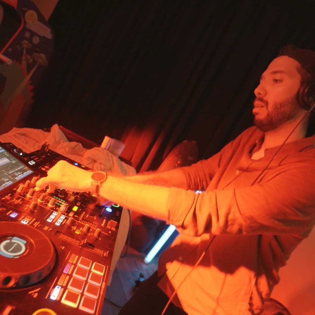 Lisandru — DJ in Rochefort