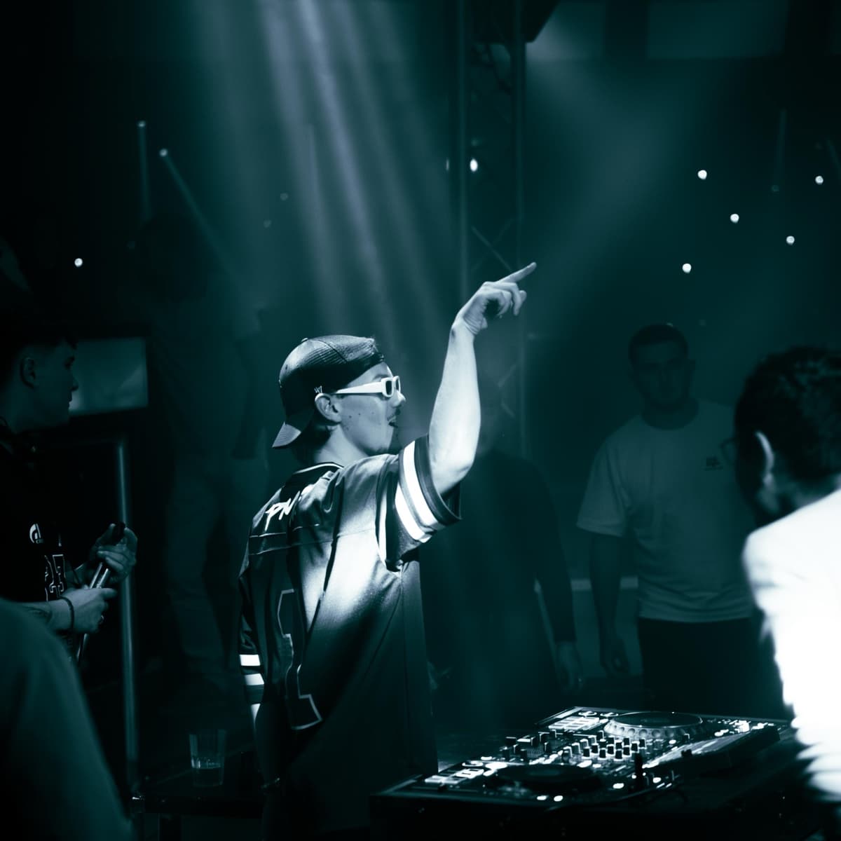 Layvs — DJ in Anneyron