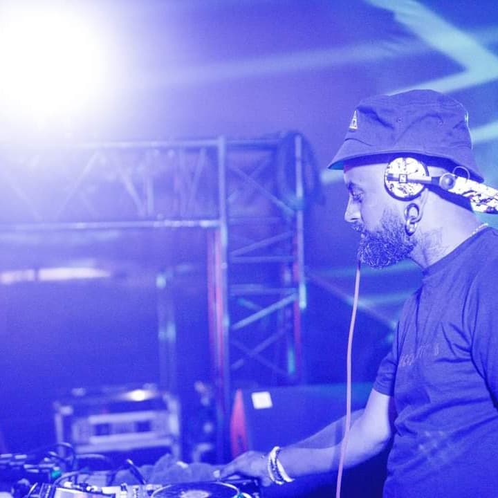Wow Feazy — DJ in Lyon