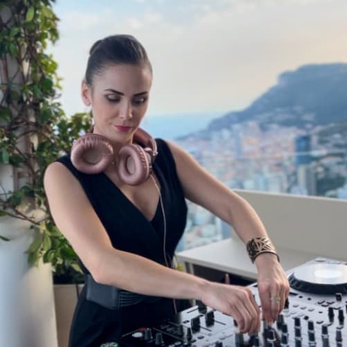 Laura Léda — DJ in Paris