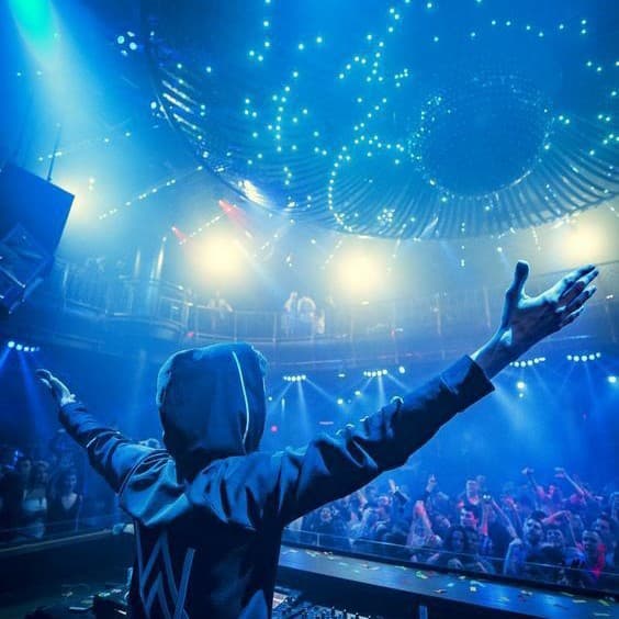 Hallan sanders — DJ in Châteauroux