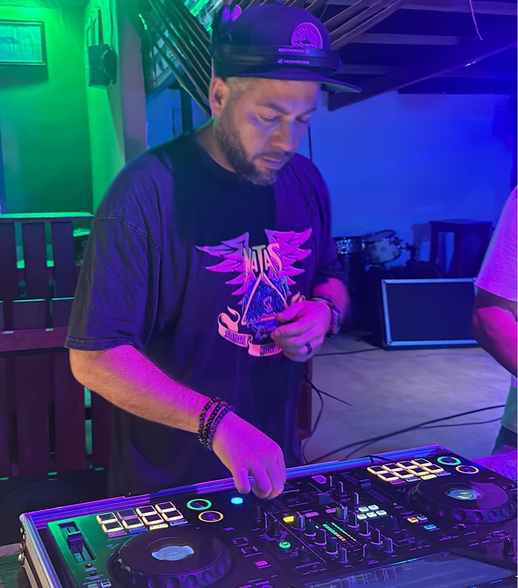 Grumpy Cat — DJ in Paris