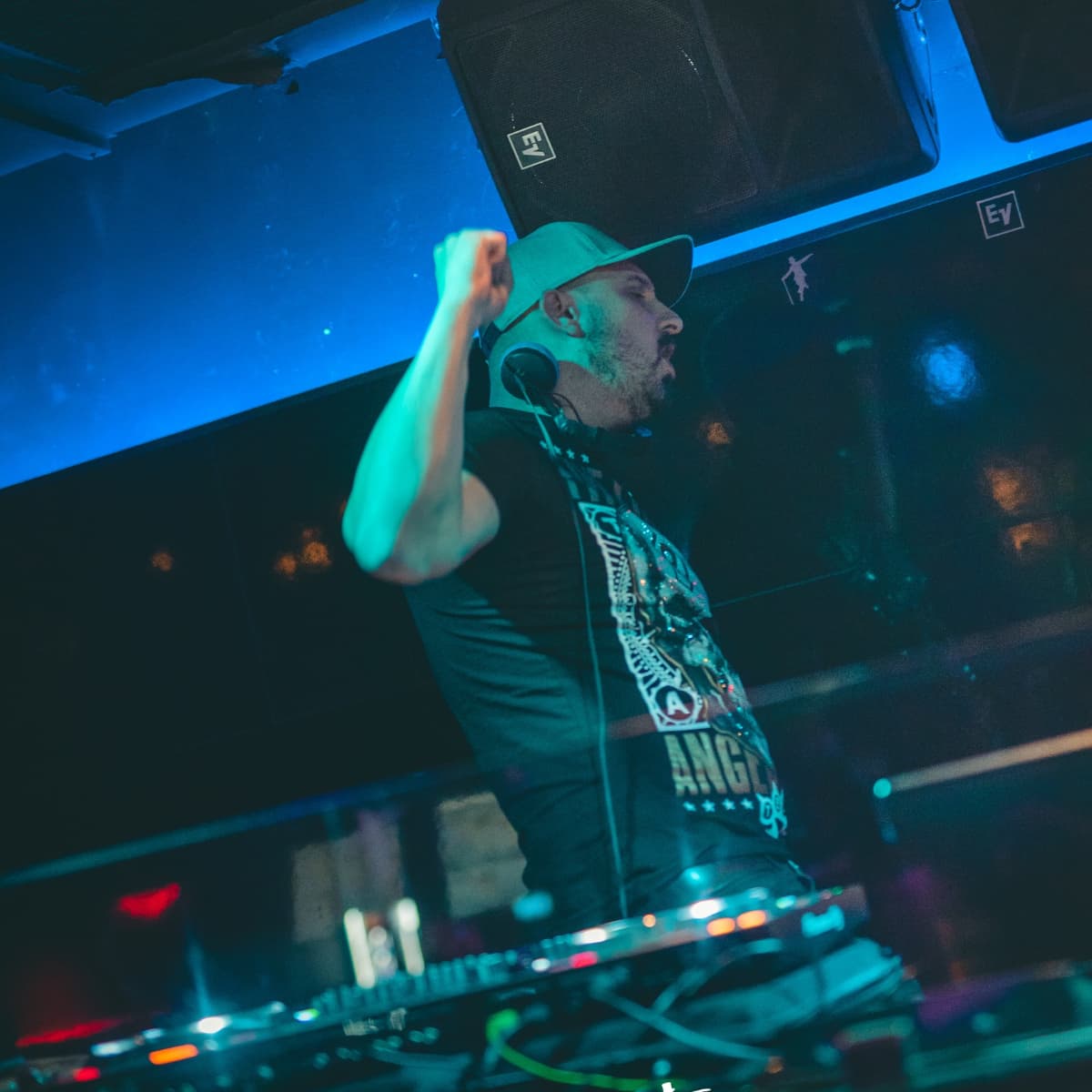 Cruz De Lucas — DJ in Rubí