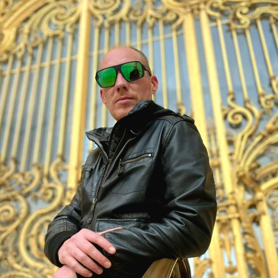 Greg Hoffman — DJ in Paris