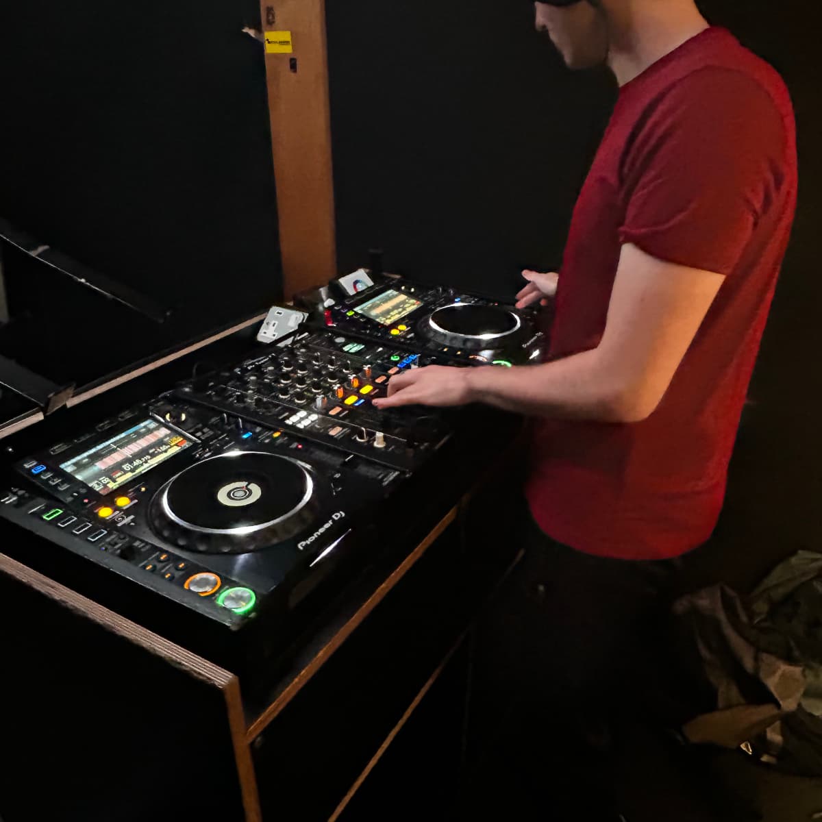 Fin Crompton — DJ in Liverpool