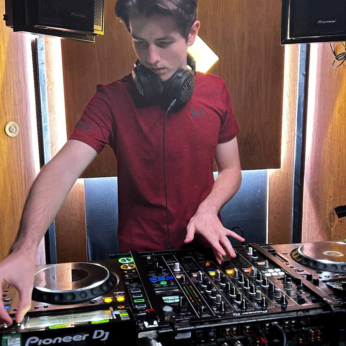 Fin Crompton — DJ in Liverpool