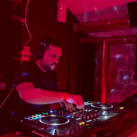 Aknot — DJ in Paris