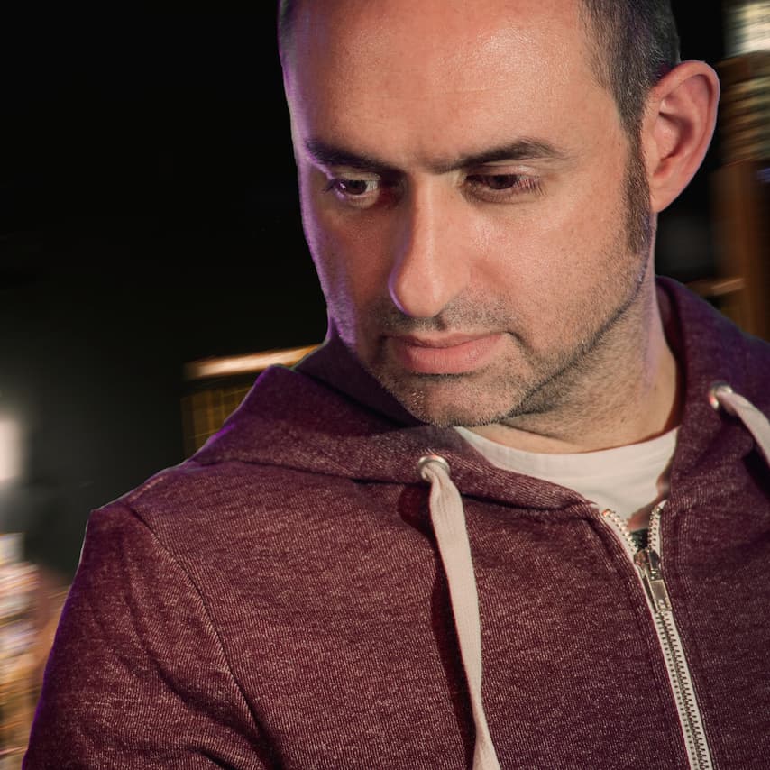 Oliver Ronan — DJ in Asturianos