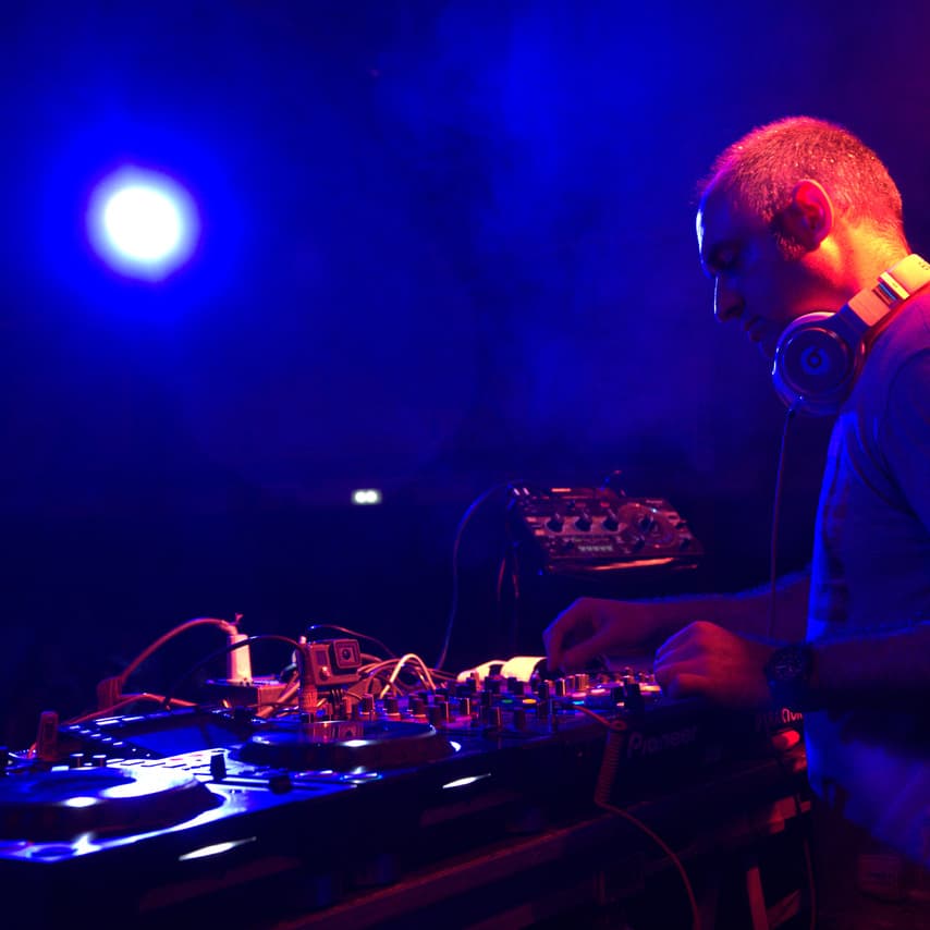 Oliver Ronan — DJ in Asturianos