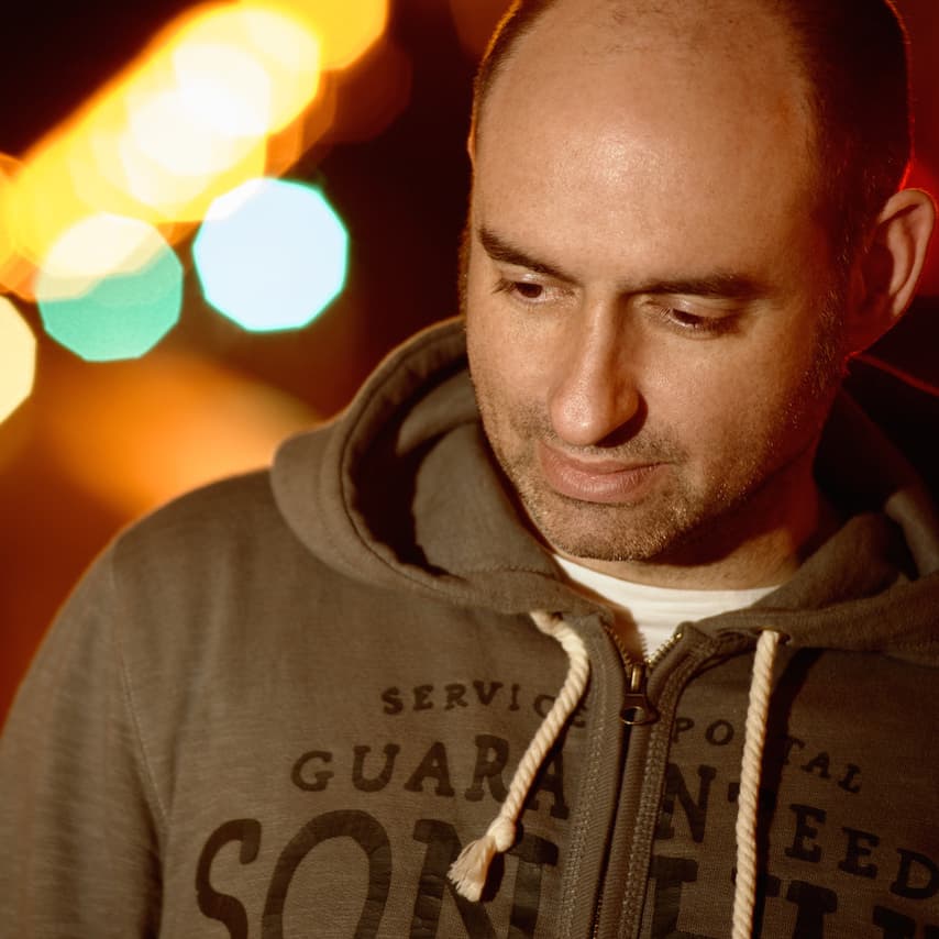 Oliver Ronan — DJ in Asturianos