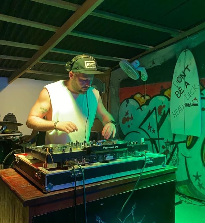 Grumpy Cat — DJ in Paris