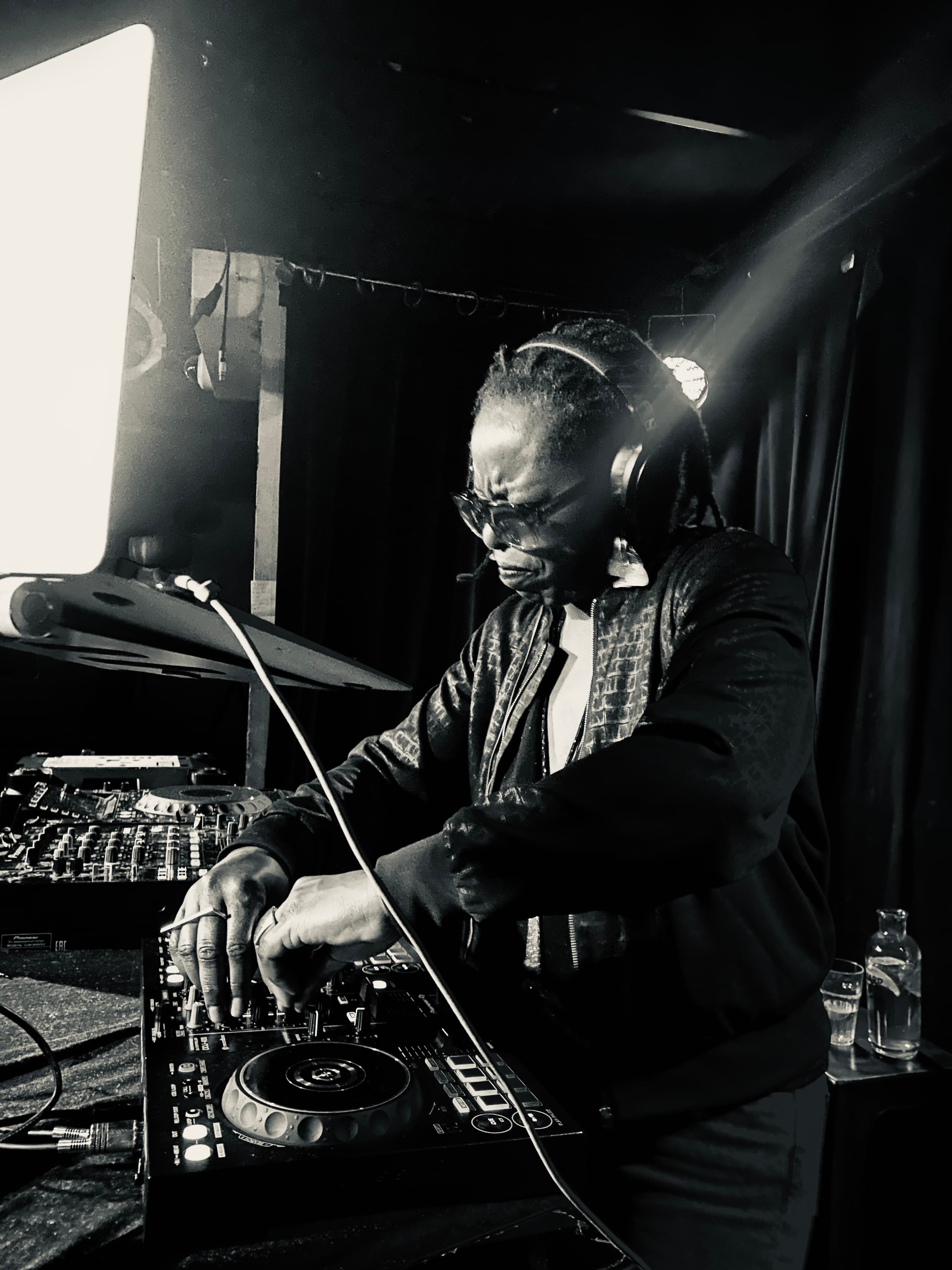 madamebengue aka Insolit'Yvette — DJ in Paris
