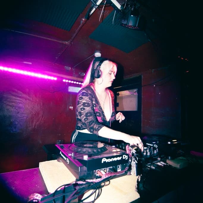 IZZIT — DJ in Bristol