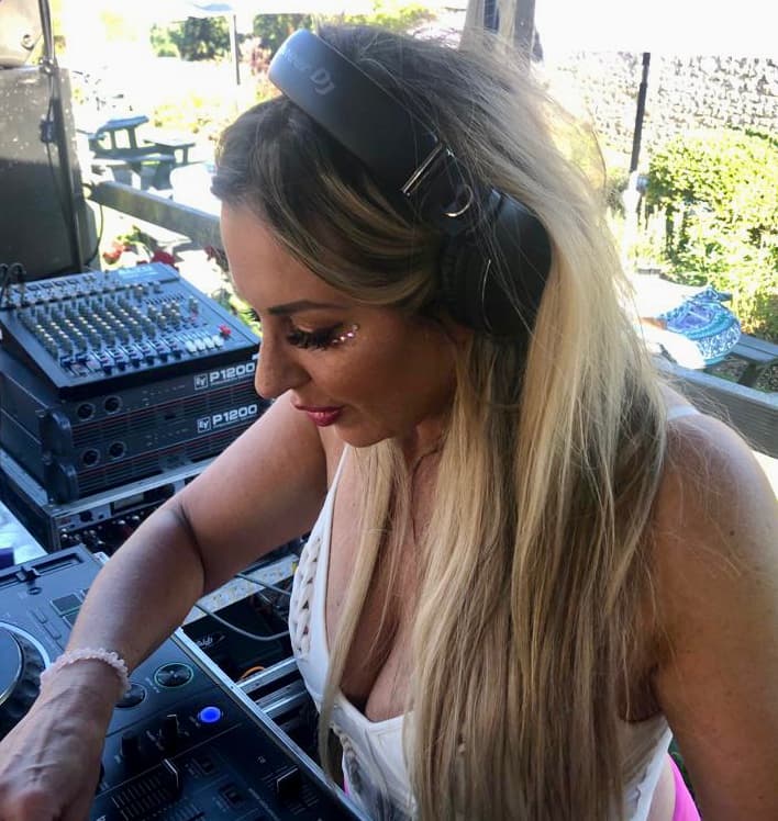 Kelli T — DJ in Worcestershire