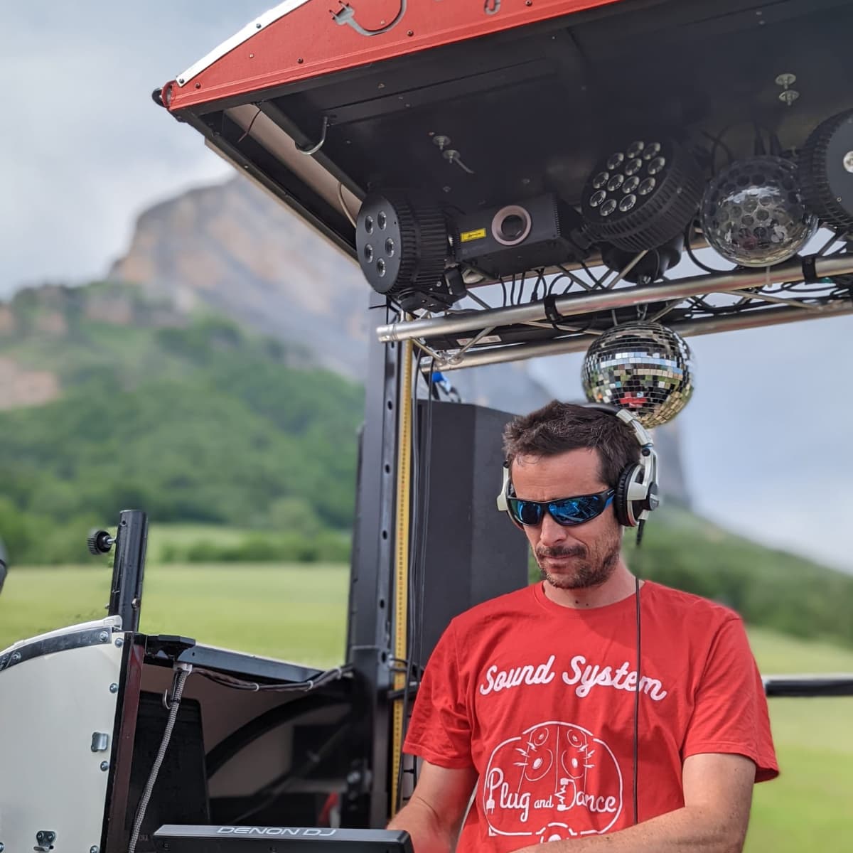 Plug And Dance — DJ in Grenoble