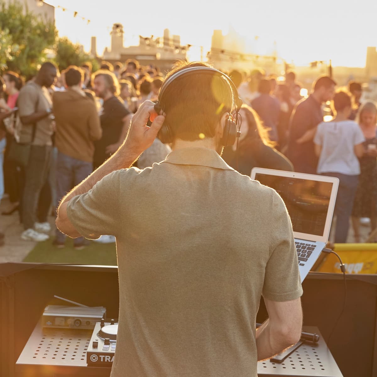 JAY. — DJ in Paris