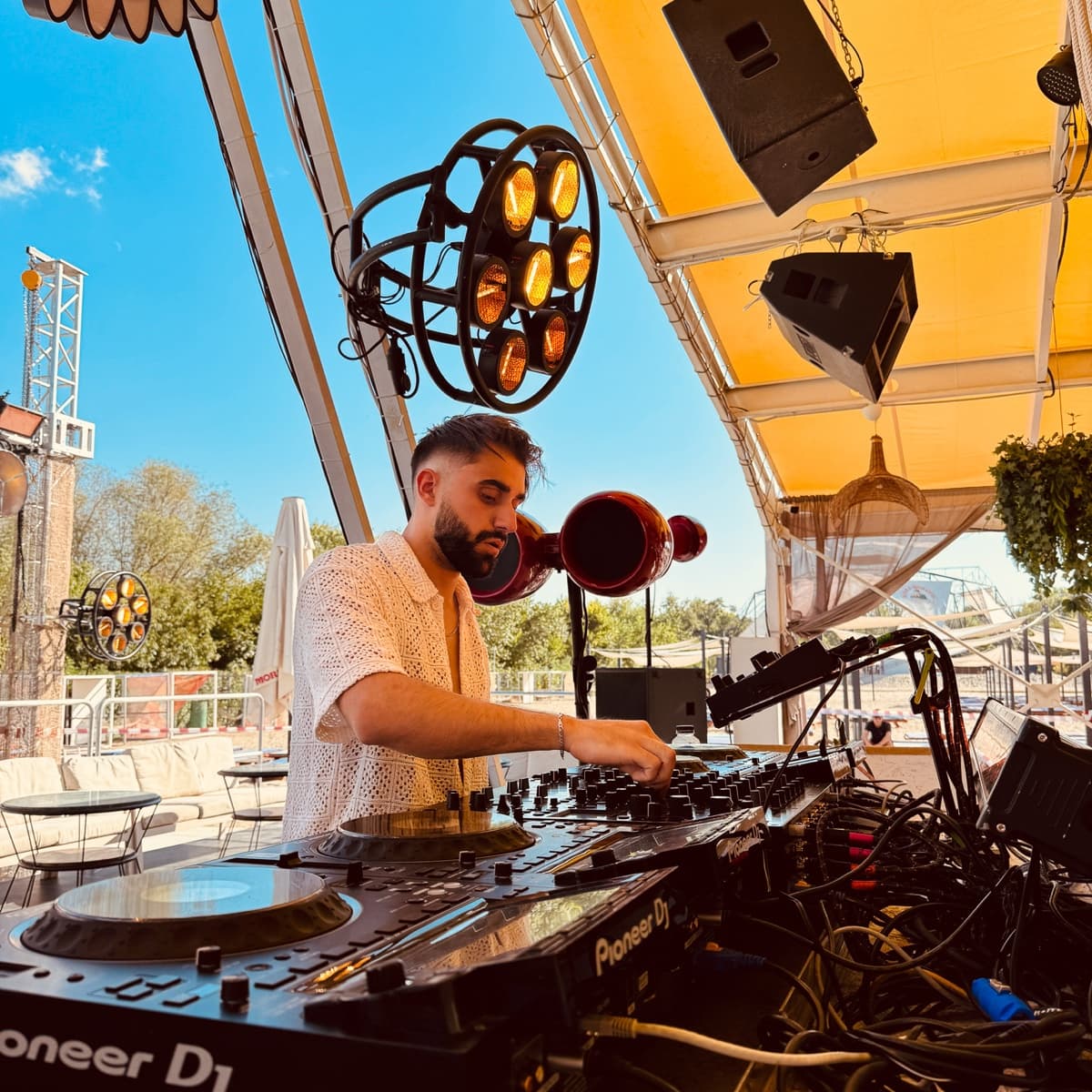 VINS (FR) — DJ in Paris