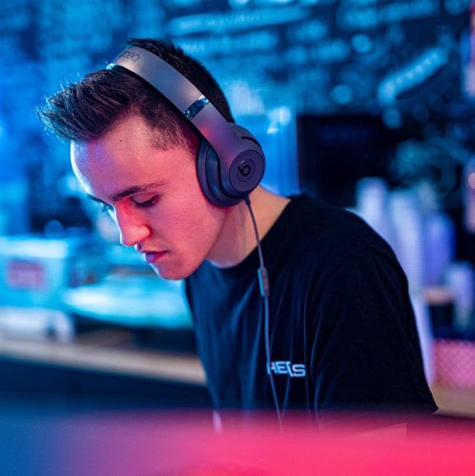 Florian Hangard — DJ in Paris