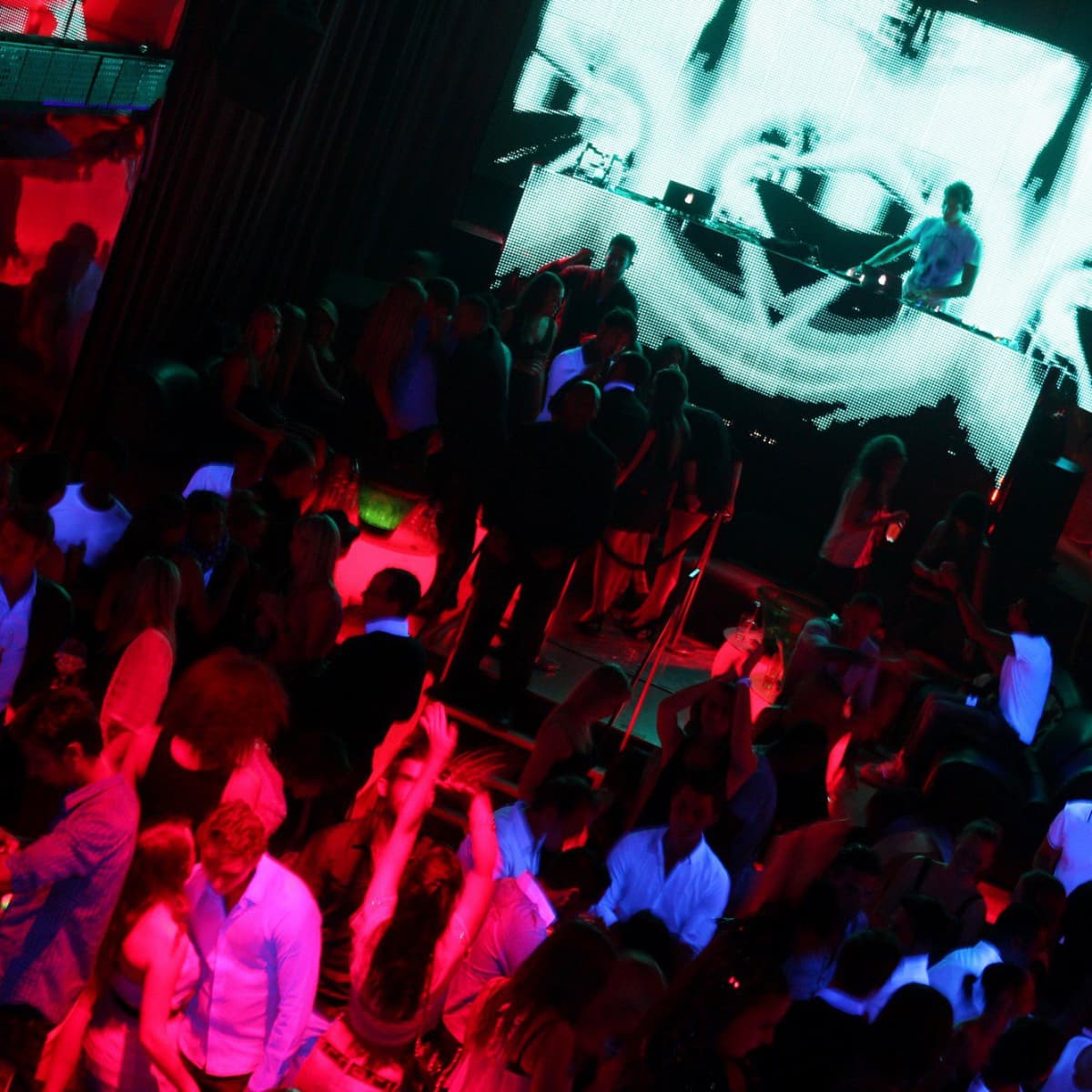 Fenix Aoras — DJ in Paris