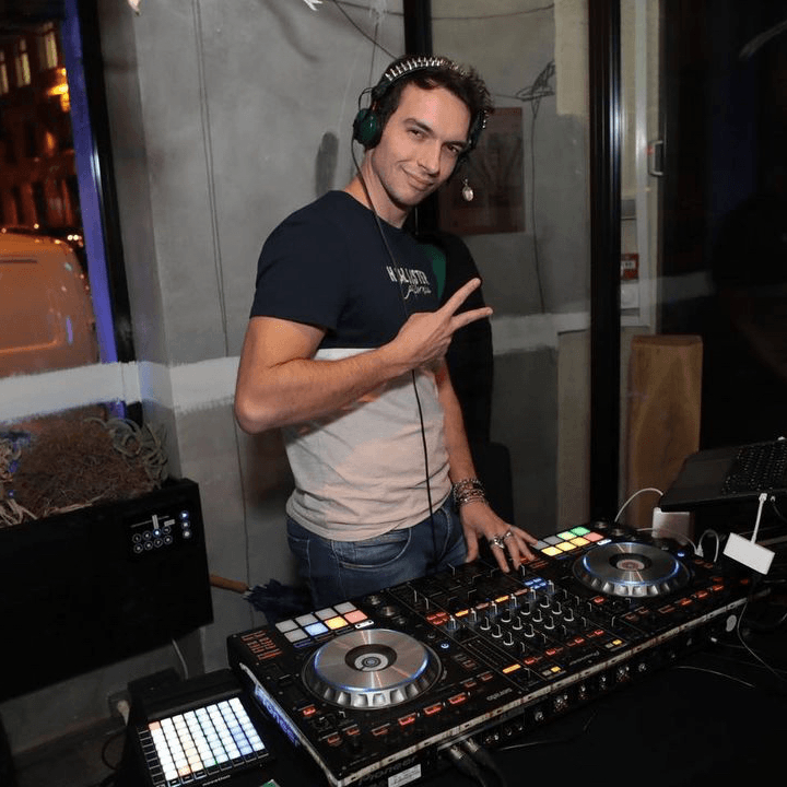Fenix Aoras — DJ in Paris