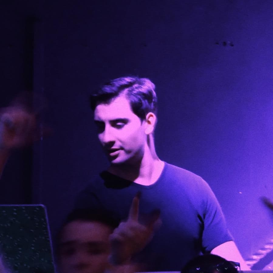 Bass&Wine — DJ in Paris