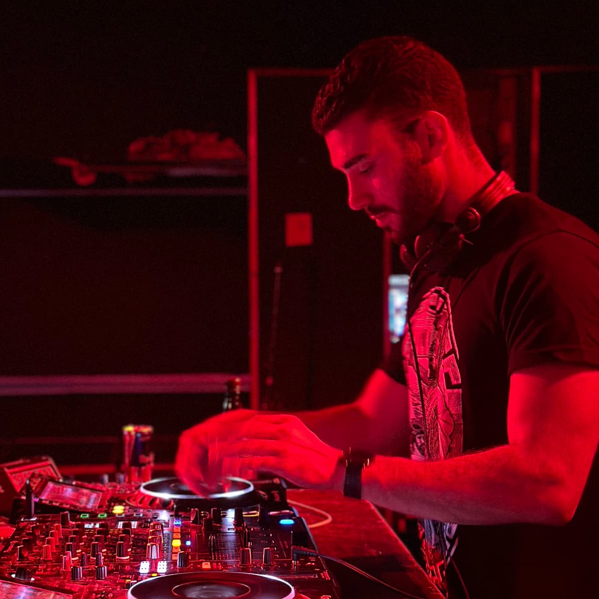 Char Bell — DJ in Paris