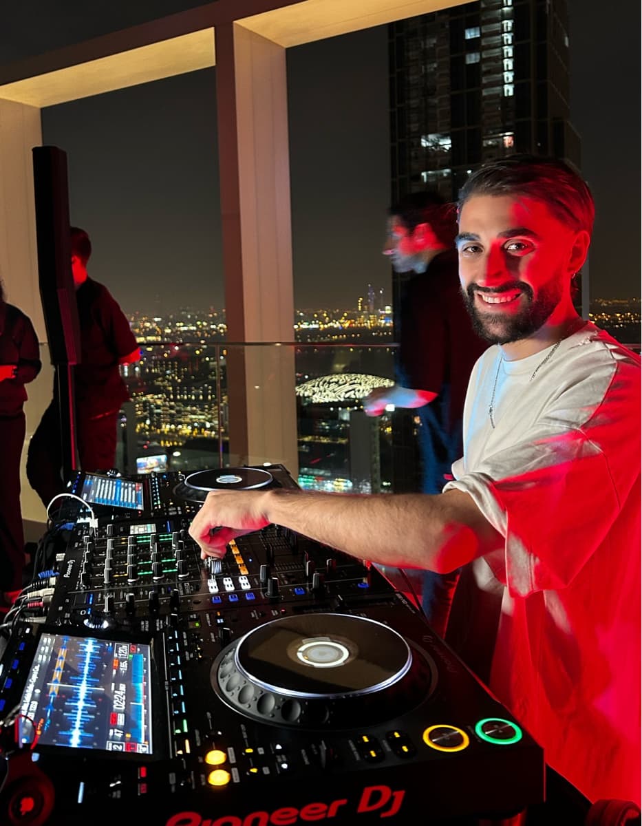VINS (FR) — DJ in Paris