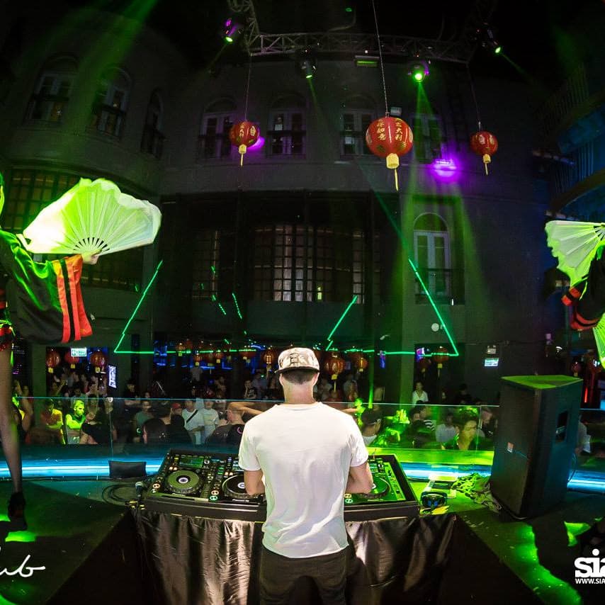 Max Azilia — DJ in Auray