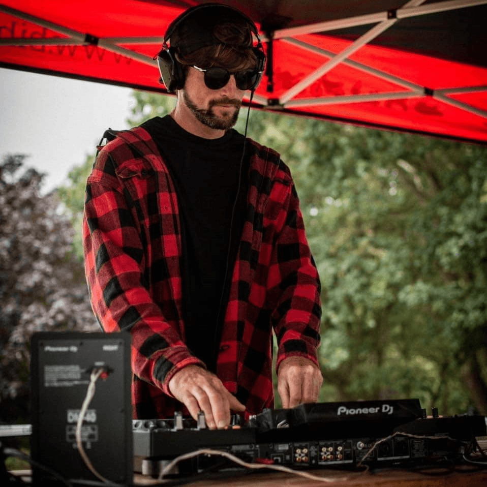 Max Azilia — DJ in Auray