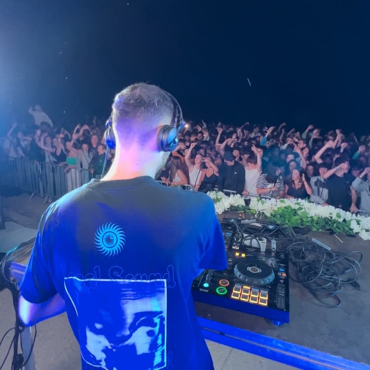Onyzos — DJ in Paris