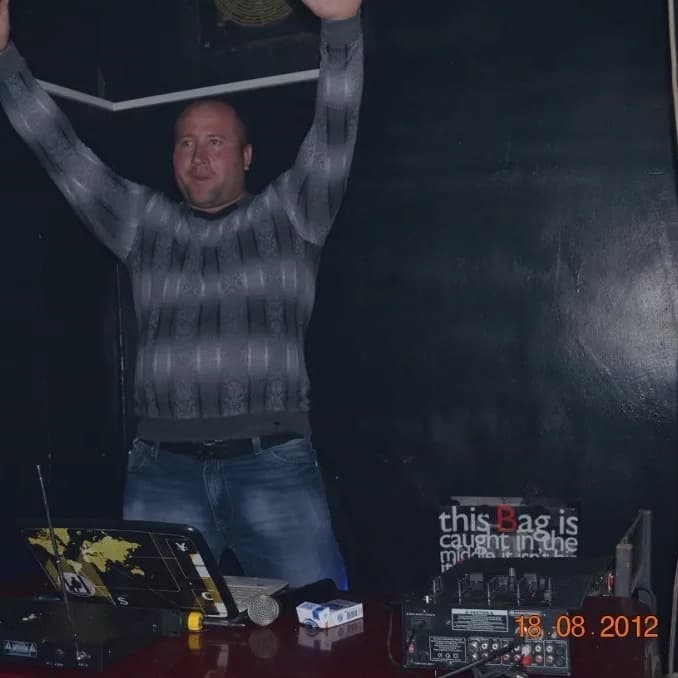 Johny — DJ in Paris