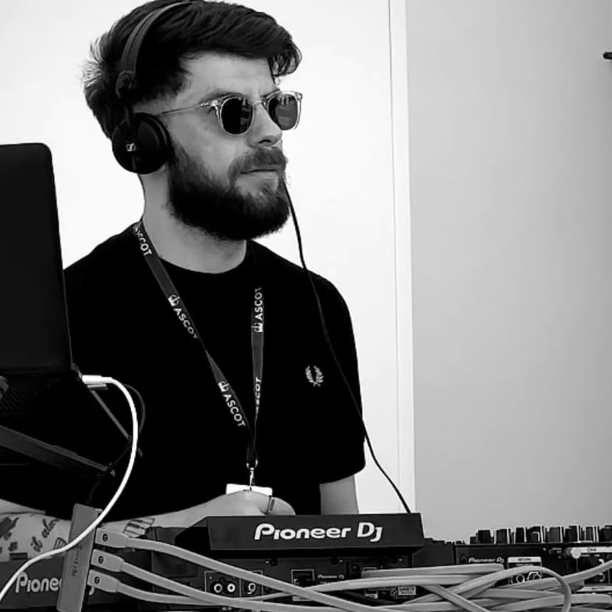 LB — DJ in London