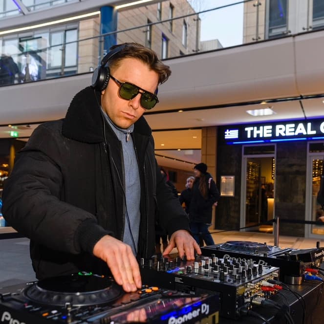 Toni Maloni — DJ in Glasgow