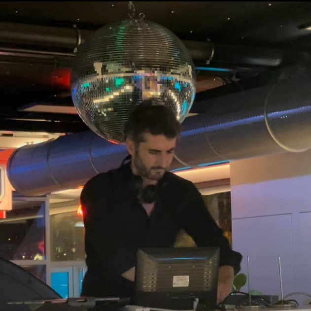 CARL RUIZ — DJ in Paris