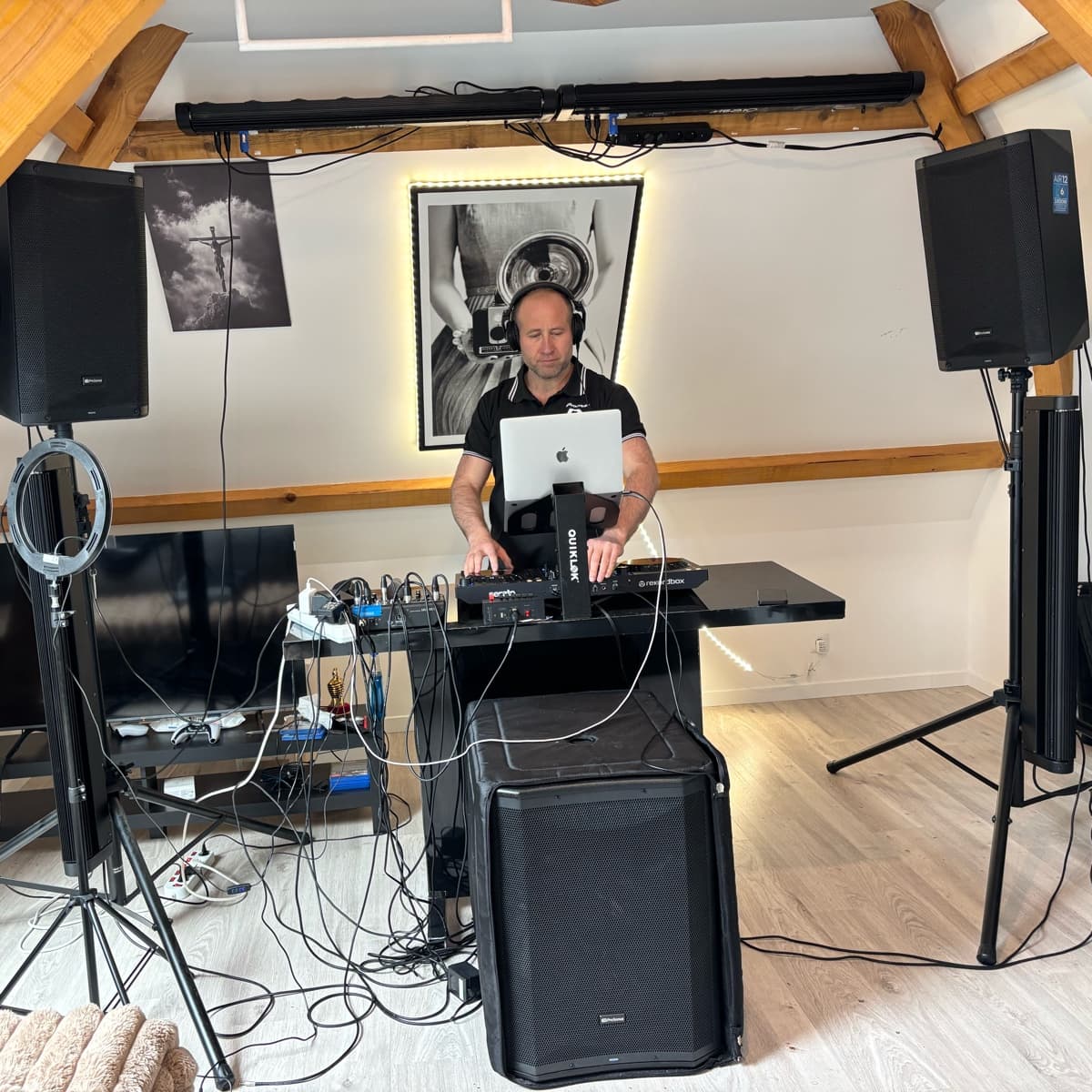 Johny — DJ in Paris