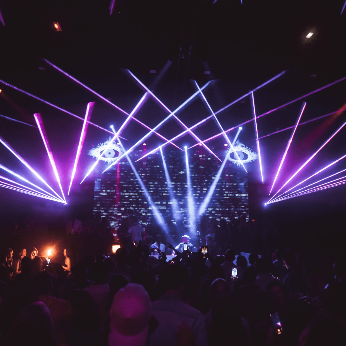 ISAAC GUEYE — DJ in Paris