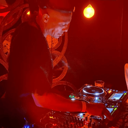 ISAAC GUEYE — DJ in Paris
