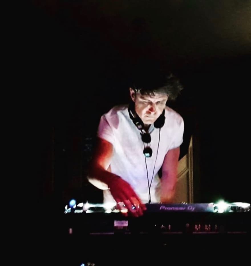 Sew Knee — DJ in Southampton