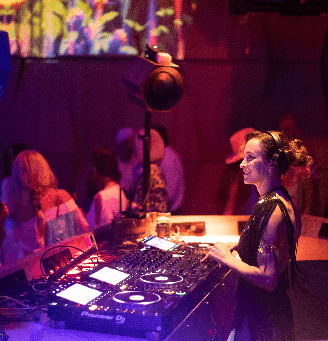 ANAÏS TSAKONIS — DJ in Rotterdam